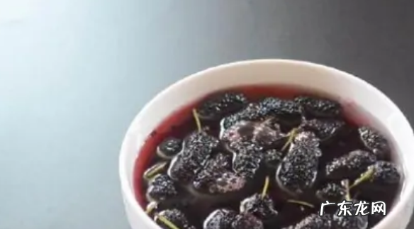 槡果怎么洗干净,桑葚怎么洗用盐水泡或流动水冲洗即可