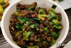 晒好的臭豆怎么炒好吃,臭豆食和什么炒好吃