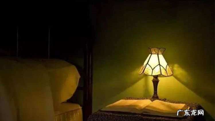 晚上不关灯睡觉有什么危害,晚上长期开灯睡觉有什么危害