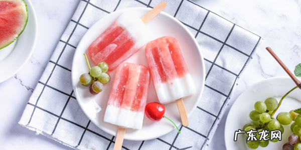 自做雪糕怎么取出来,自己冻的冰棍怎么从模具里取出来 自己冻的冰棍怎么从模具里取出来