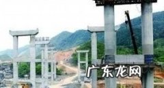 砸地面的机器叫什么,我在城市工地上见到一种机器人