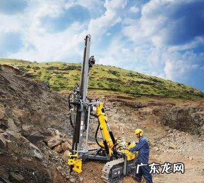 砸地面的机器叫什么,我在城市工地上见到一种机器人