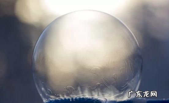 天气潮湿的时候肥皂泡不容易破裂是因为什么,肥皂泡在阴雨时节不容易破裂的原因是什么