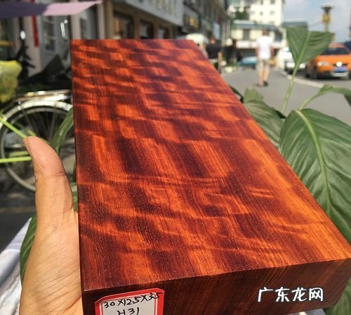 红色的木头就是红木,红木的种类排名和特点