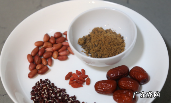 五红汤可以用白皮花生,五红汤用什么红豆还是赤小豆