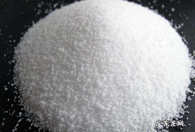 片碱用冷水还是用开水,火碱用开水还是凉水还用加洗衣分