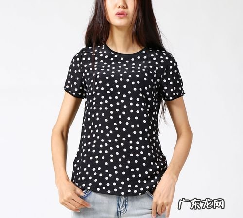 黑衣服上有白点怎么办,黑衣服发霉了怎么洗掉