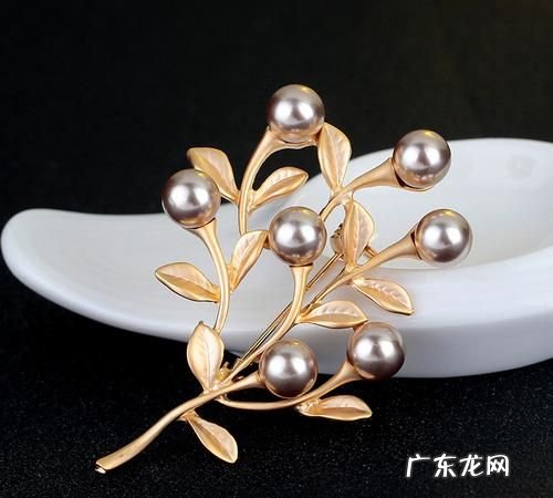 胸针是什么材质,胸针是什么
