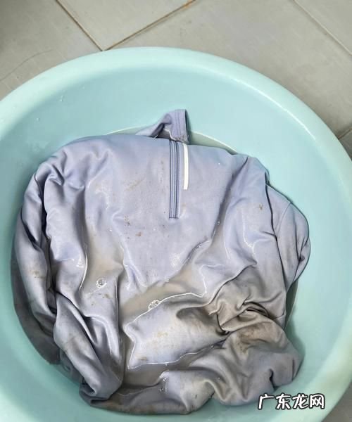 衣服上泥土印用什么洗,衣服上的泥渍怎么去除