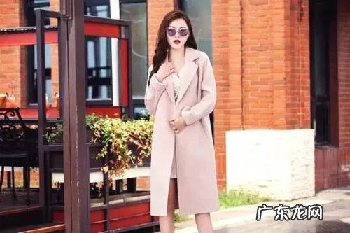 羊毛大衣叠放还是挂放,羊毛大衣如何保存防虫