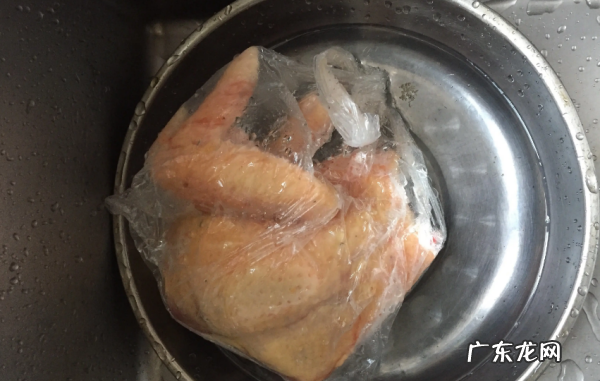 冷冻鸡肉怎么快速解冻,冻鸡肉怎么解冻好