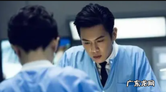 法医秦明中拔掉臼齿是谁,法医秦明中为什么拔牙齿