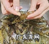 白灼虾怎么处理干净,白灼虾怎么去虾线