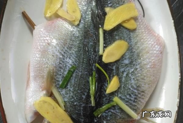 炉鱼清蒸怎么做好吃,鲈鱼清蒸怎么做