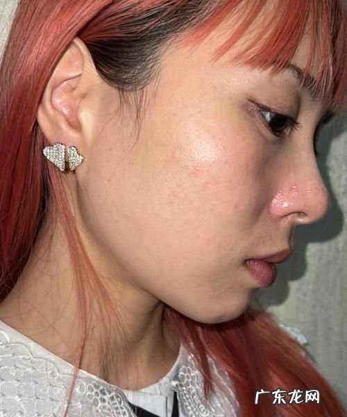 卸完妆脸上有闪粉要紧吗?,美宝莲宝蓓粉嫩光彩蜜乳卸妆后脸上有一层亮粉色闪闪的东西洗不掉是怎 ...