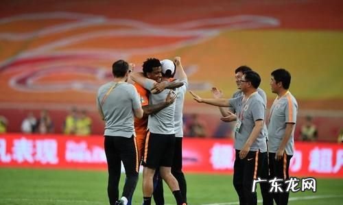足球场上b2b是什么意思,典礼中场什么意思