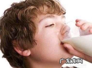 喝奶为什么可以有助睡眠,为什么晚上喝牛奶睡眠好