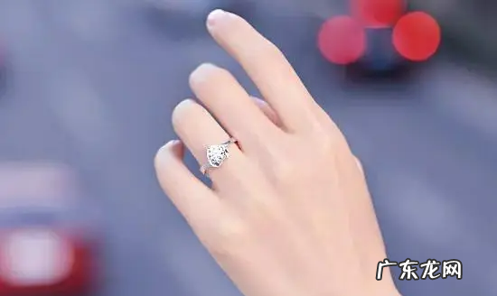 戒指的戴法和意义女,女生戒指的戴法和意义