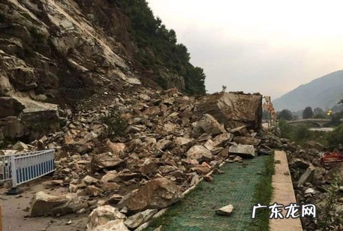山体滑坡时往哪边跑最安全,如果发生山体滑坡时向哪边跑最安全