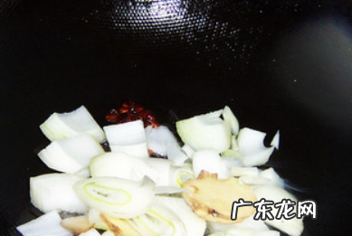 鸡肉炖土豆的家常做法,鸡肉炖土豆怎么做才好吃