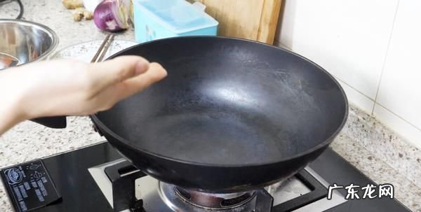 铁锅生锈怎么处理永不生锈,铁锅底生锈怎么去除家有妙招