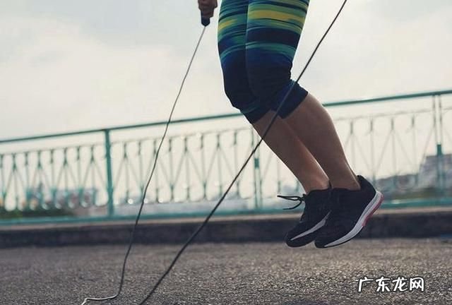 如何避免跳绳打到自己,很久没运动突然跳绳