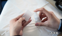 粘纸胶水怎么清除干净,衣服贴纸留下的胶痕怎么去除