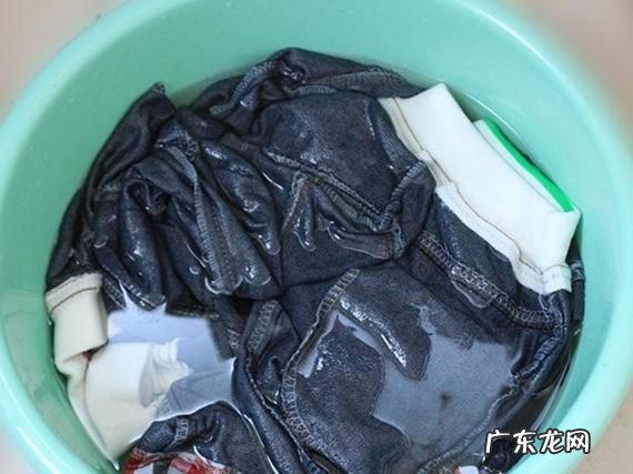 衣服一块掉色如何恢复,衣服掉色如何处理