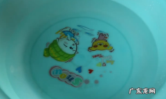 白衣服上有黄点洗不掉怎么办,白衣服有黄点怎么办小妙招