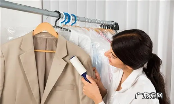 84消毒液弄在衣服上用什么方法可以去掉,衣服上染上84消毒液怎样去除干净