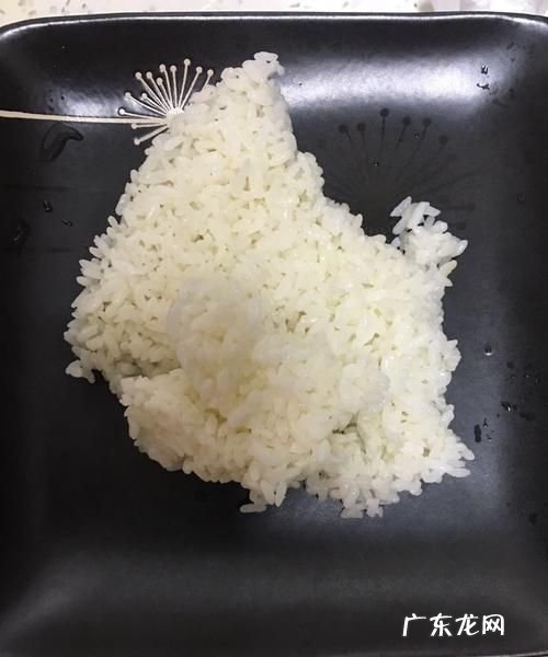 大米饭成坨怎么办,炒米饭粘成一坨的原因