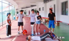 仰卧起坐的正确做法中考,中考仰卧起坐的技巧及方法
