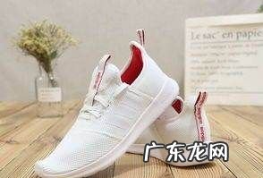 女运动鞋搭配技巧,运动鞋穿什么衣服比较搭配