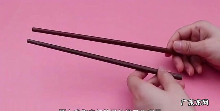 筷子掉进厕所怎么办,塑料筷子掉到马桶怎么办
