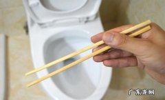 筷子掉进厕所怎么办,塑料筷子掉到马桶怎么办
