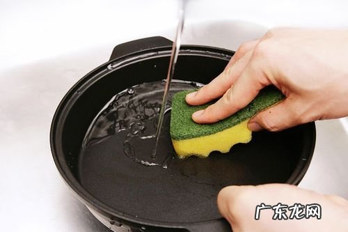 氟树脂涂层烤盘有毒,不粘锅氟树脂涂层有毒