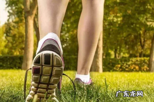 走路站着哪个耗体力,站着跟走路哪个更耗费体力