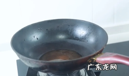 铁锅生锈了怎么办,铁锅底生锈怎么去除家有妙招
