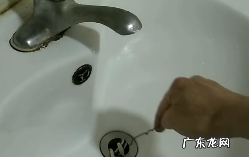 洗脸盆的塞子怎么拆卸,面盆挡水盖怎么拆卸