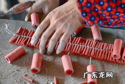 儿童鞭炮烟花种类名称,小孩子拿在手里的烟花叫什么