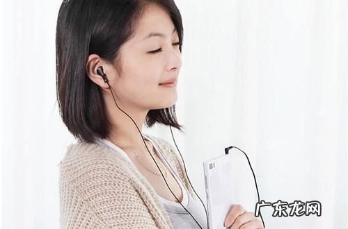 怀孕初期可以听耳机,怀孕的妇女用耳机听音乐对胎儿有影响