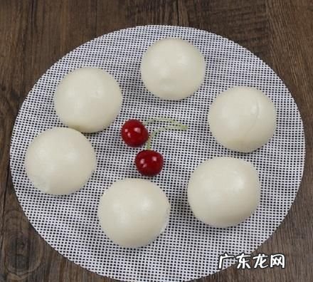 硅胶垫蒸馒头怎么使用方法,为什么蒸馒头时会有一个馒头不起