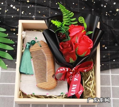 学生送妈妈什么礼物,小学生母亲节送什么礼物好一点