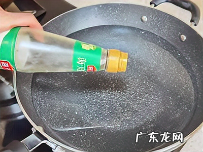 铁锅怎样开锅不粘不锈,新铁锅怎么开锅不生锈不粘锅