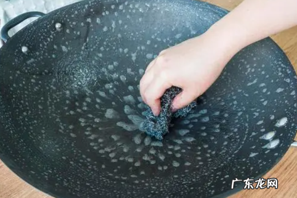 铁锅怎样开锅不粘不锈,新铁锅怎么开锅不生锈不粘锅