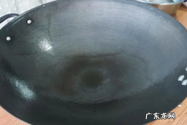 铁锅怎样开锅不粘不锈,新铁锅怎么开锅不生锈不粘锅