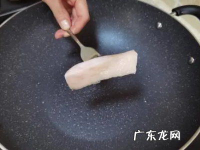 铁锅怎样开锅不粘不锈,新铁锅怎么开锅不生锈不粘锅