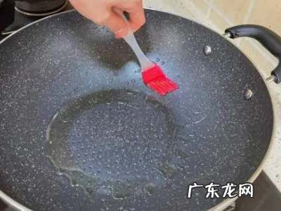 铁锅怎样开锅不粘不锈,新铁锅怎么开锅不生锈不粘锅