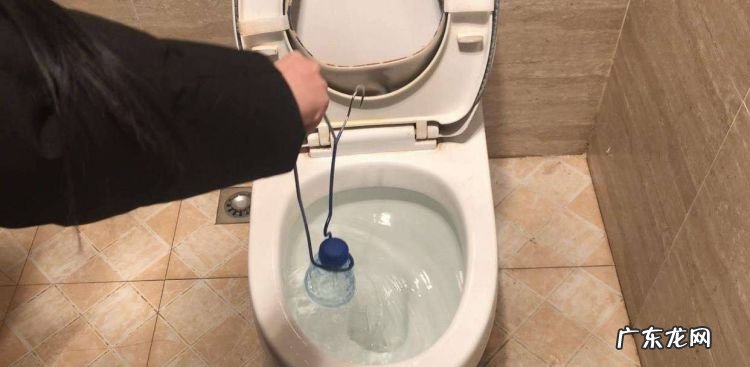 马桶的水迹线怎么消除,蒸汽熨斗喷出来的都是白点怎么回事