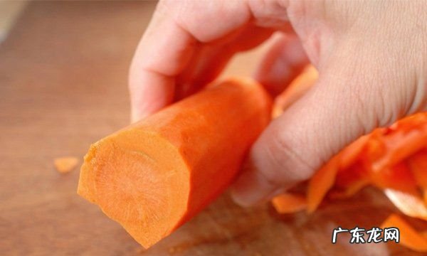 胡萝卜怎么切成菱形,胡萝卜切菱形片怎么切